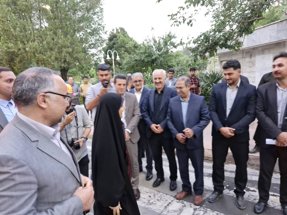 ارائه گزارش نقش آفرینی آزمایشگاه فنی و مکانیک خاک استان کرمانشاه به وزیر راه و شهرسازی